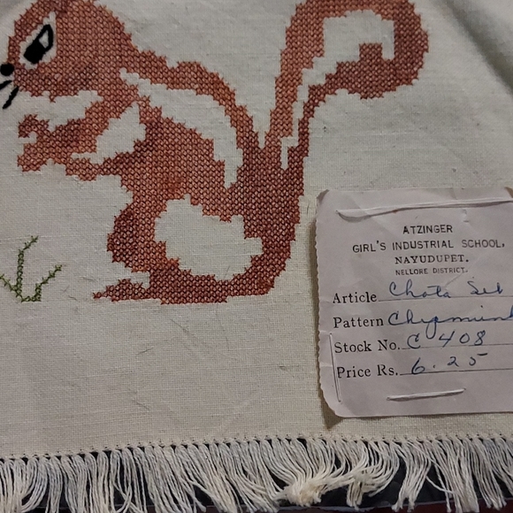 Vintage Tray Cloth Embroidery Chipmucks&Mushroom with fringe 13in.Hx19in.W. - Picture 4 of 6